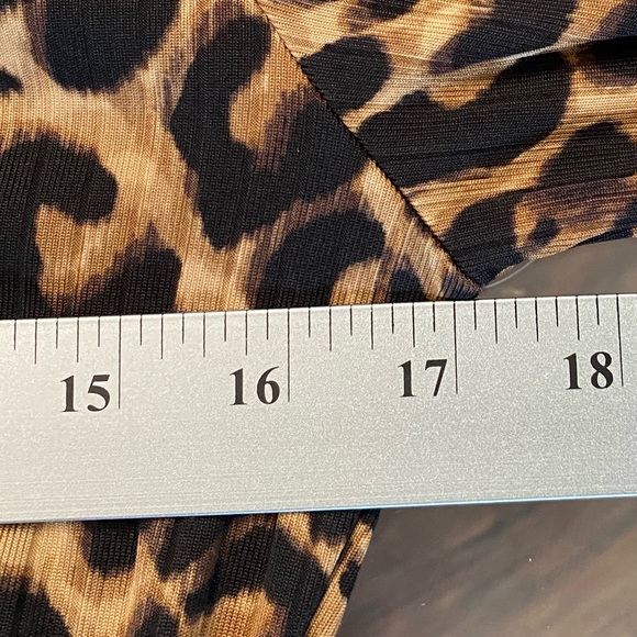Full Circle Trends *NWT leopard print top side cinched ties stylish trendsetter - Picture 7 of 7